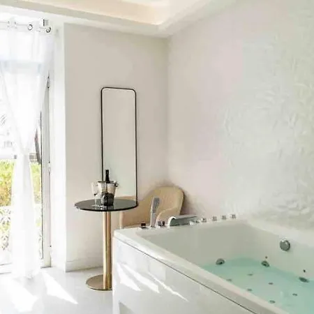 Luxe Jacuzzi Apartment Cannes